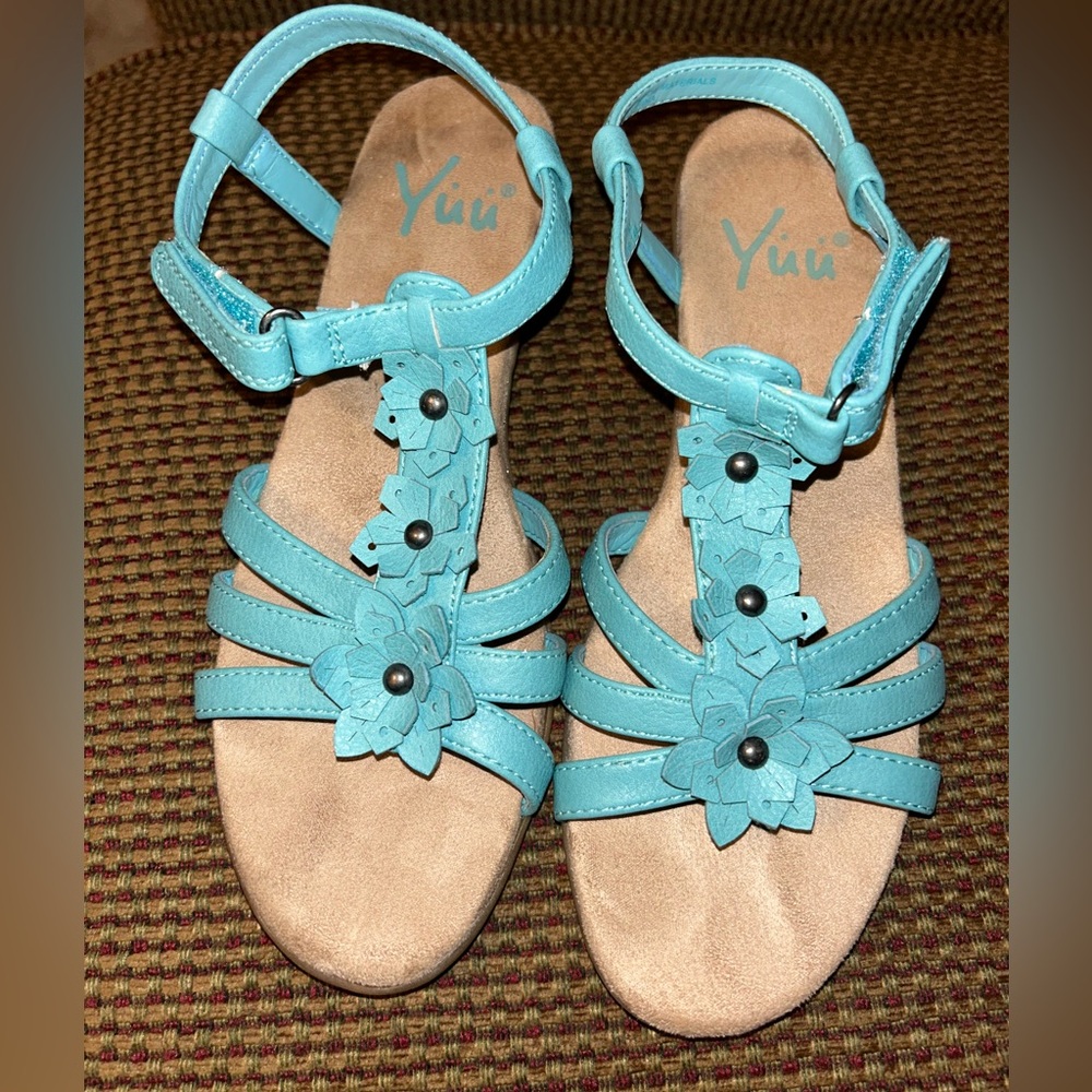 YUU Friendly sandals